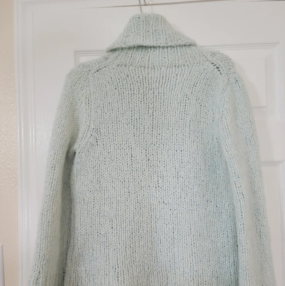 Express Handnit Sweater - Picture 2 of 10